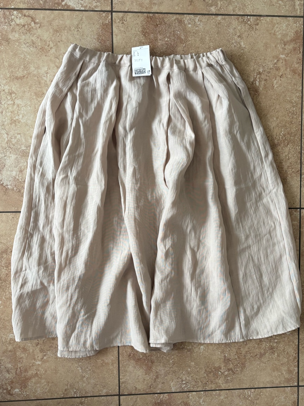 H&M Light Cream Flowy Women's Skirt Size L (originally $39.99)